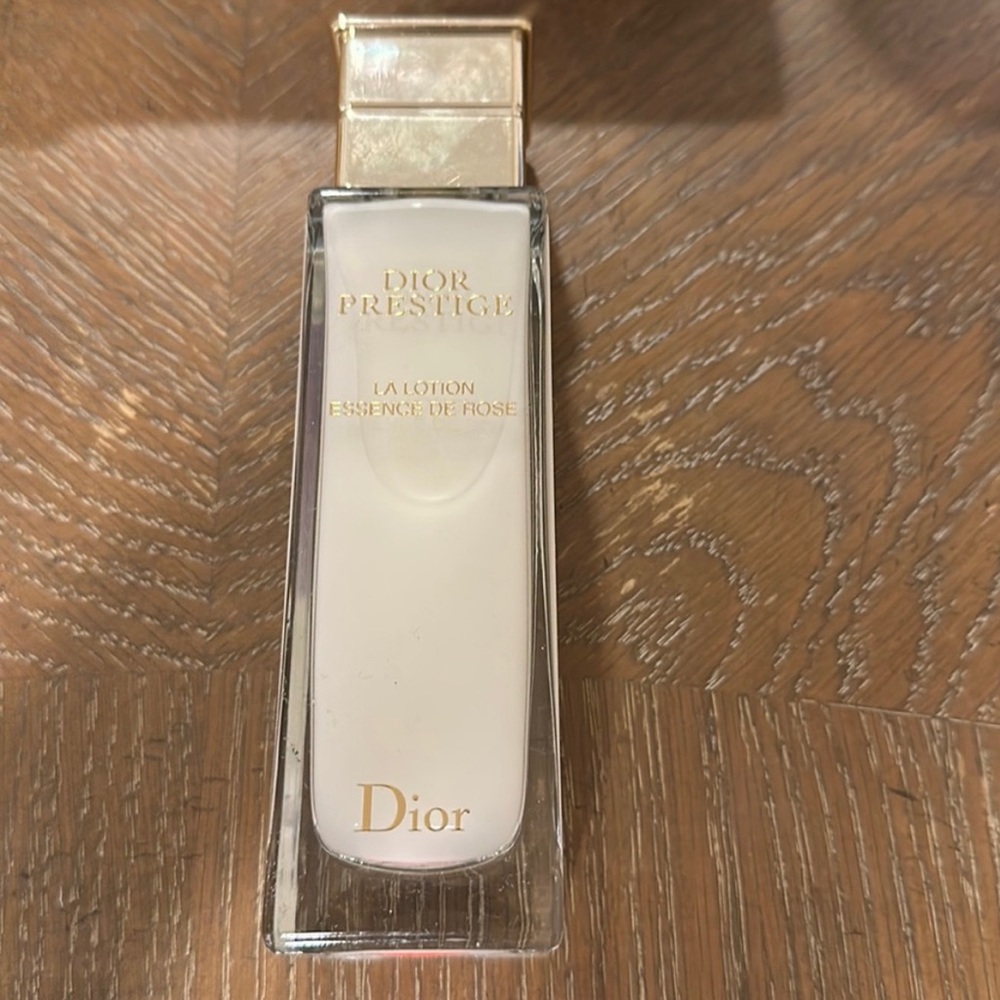 Dior prestige la lotion essence de rose